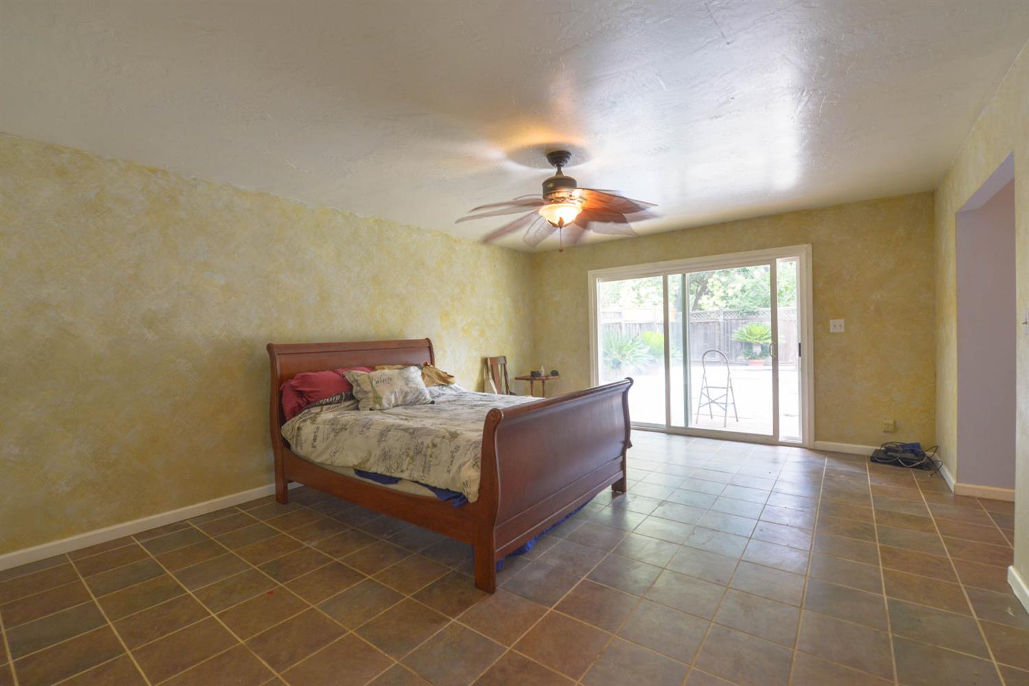 1636 W Vartikian Ave, Fresno, CA 93711