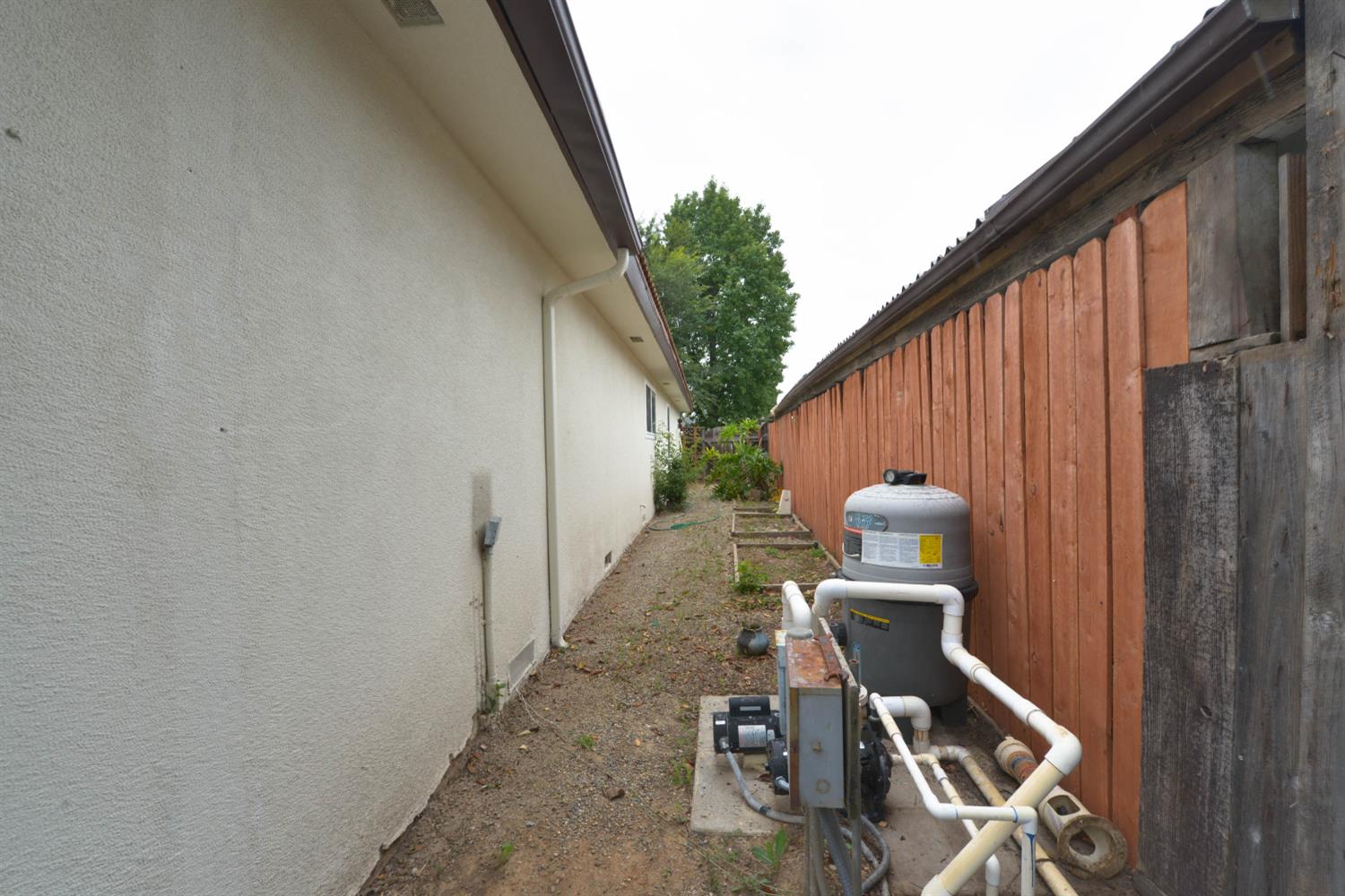 1636 W Vartikian Ave, Fresno, CA 93711