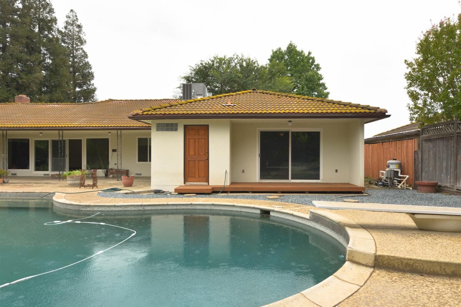 1636 W Vartikian Ave, Fresno, CA 93711