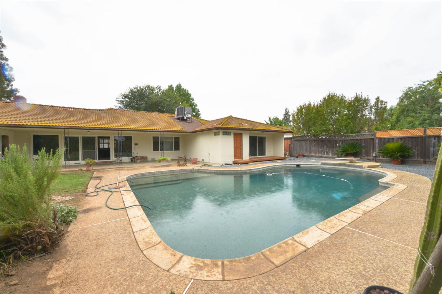 1636 W Vartikian Ave, Fresno, CA 93711