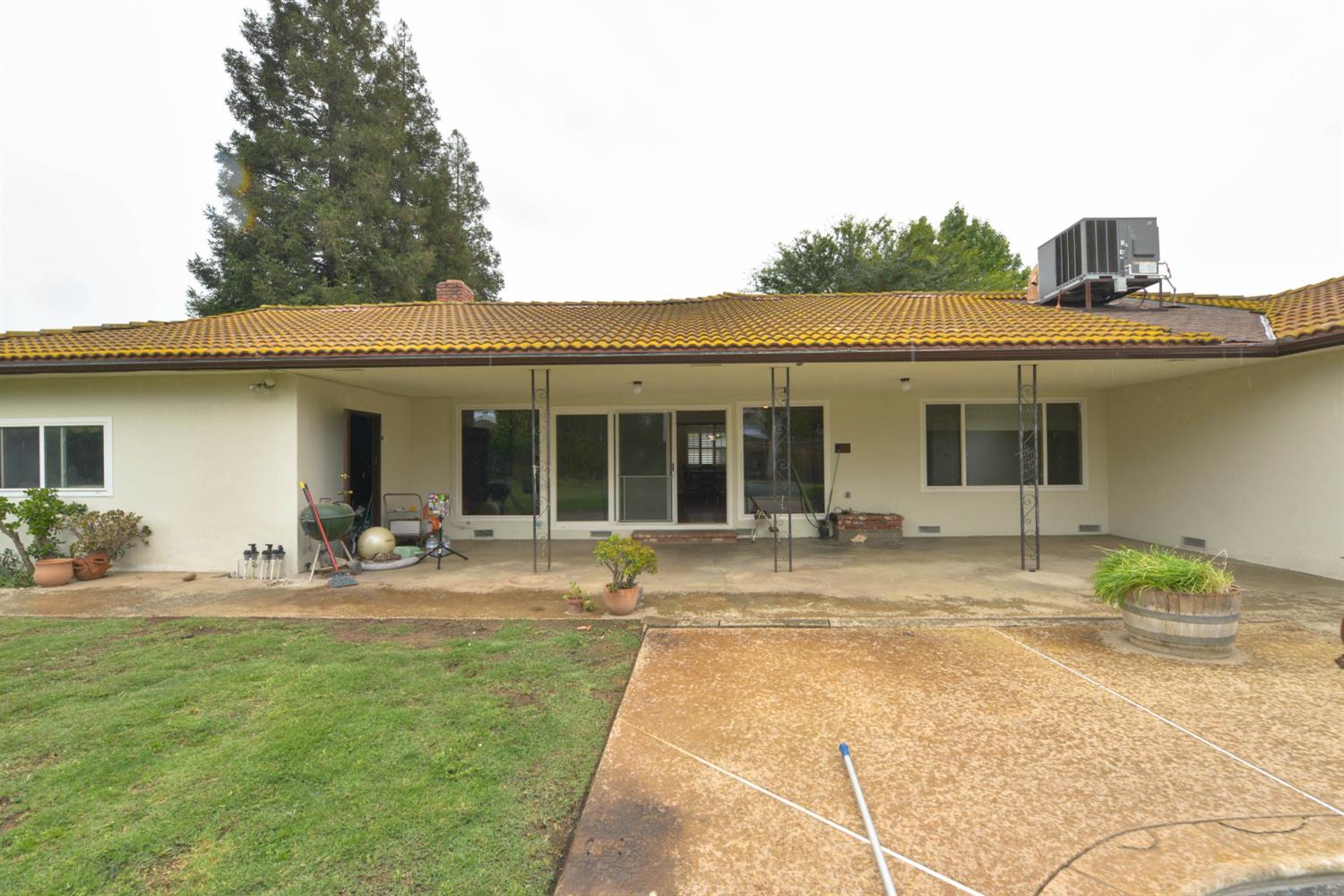 1636 W Vartikian Ave, Fresno, CA 93711