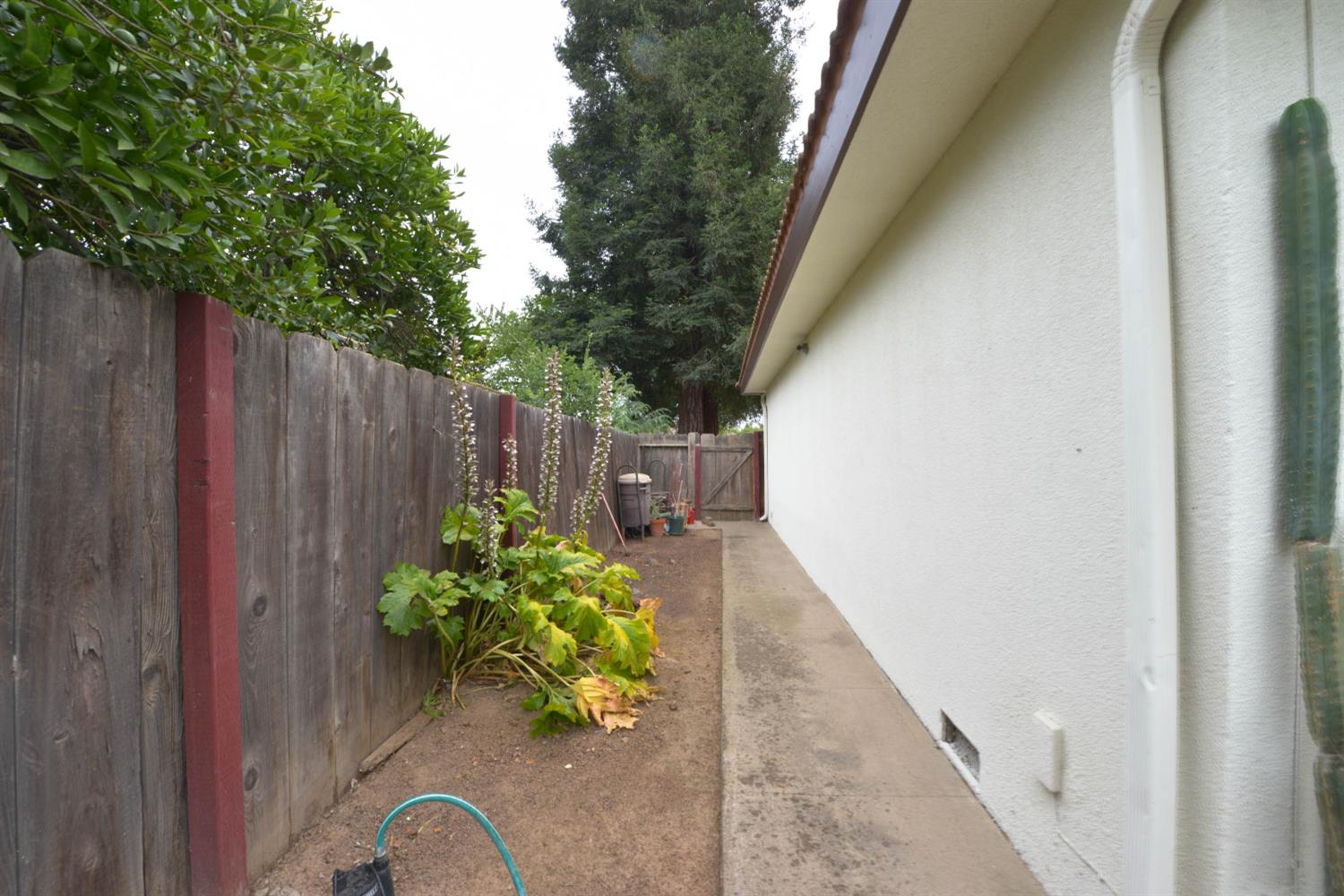 1636 W Vartikian Ave, Fresno, CA 93711