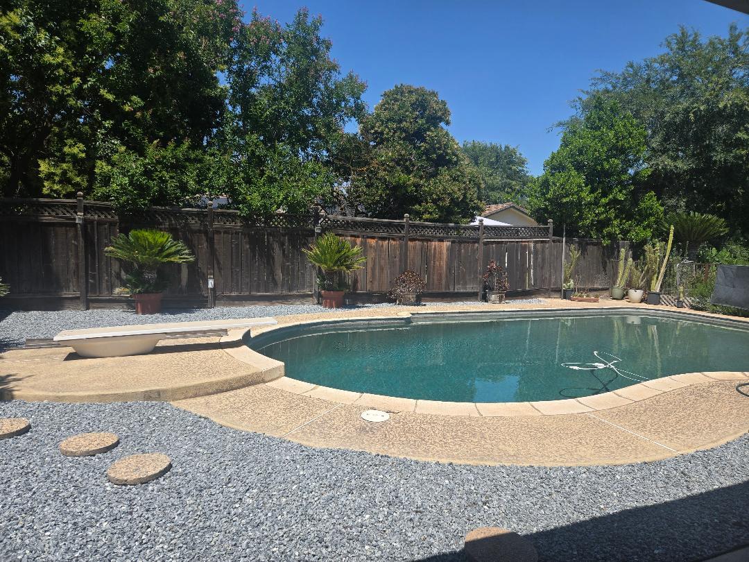 1636 W Vartikian Ave, Fresno, CA 93711
