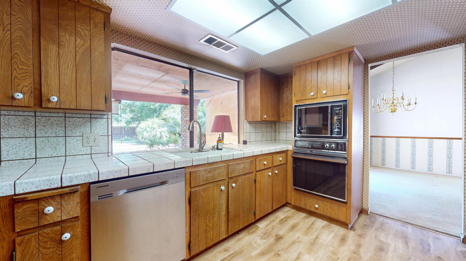 3747 E Huntington Blvd, Fresno, CA 93702