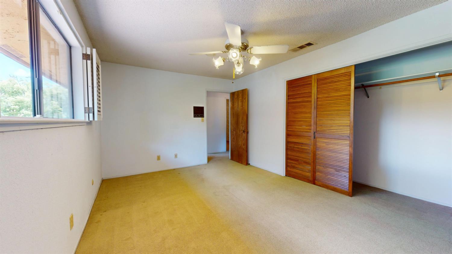 3747 E Huntington Blvd, Fresno, CA 93702