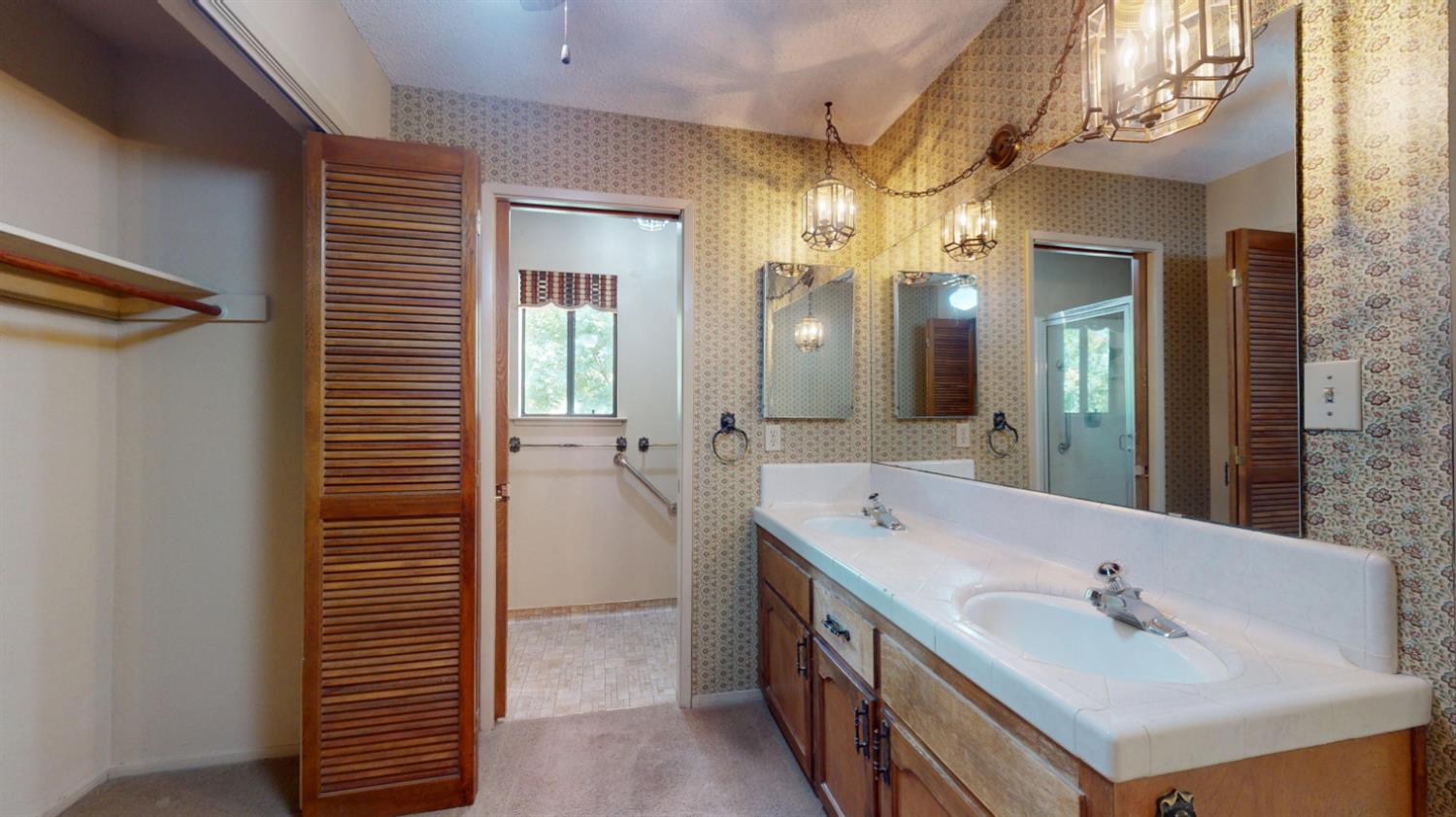 3747 E Huntington Blvd, Fresno, CA 93702