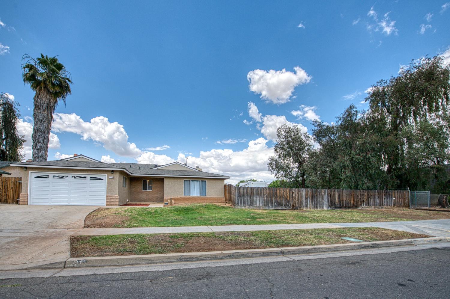 1110 W Bedford Ave, Fresno, CA 93711