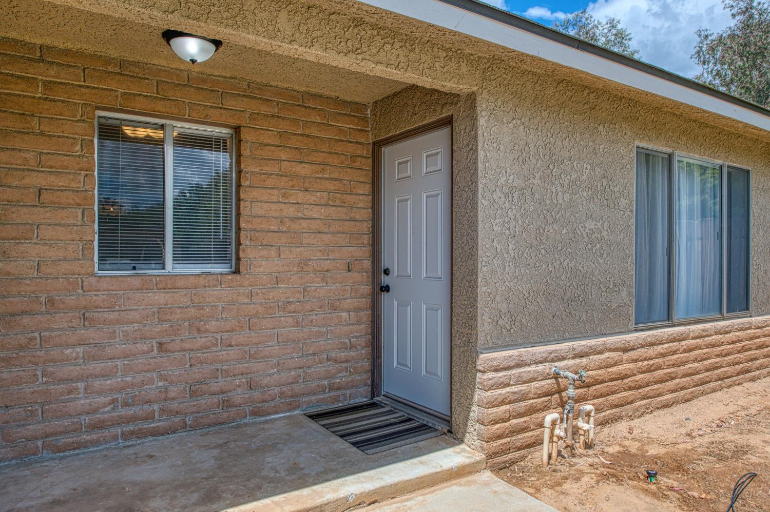 1110 W Bedford Ave, Fresno, CA 93711