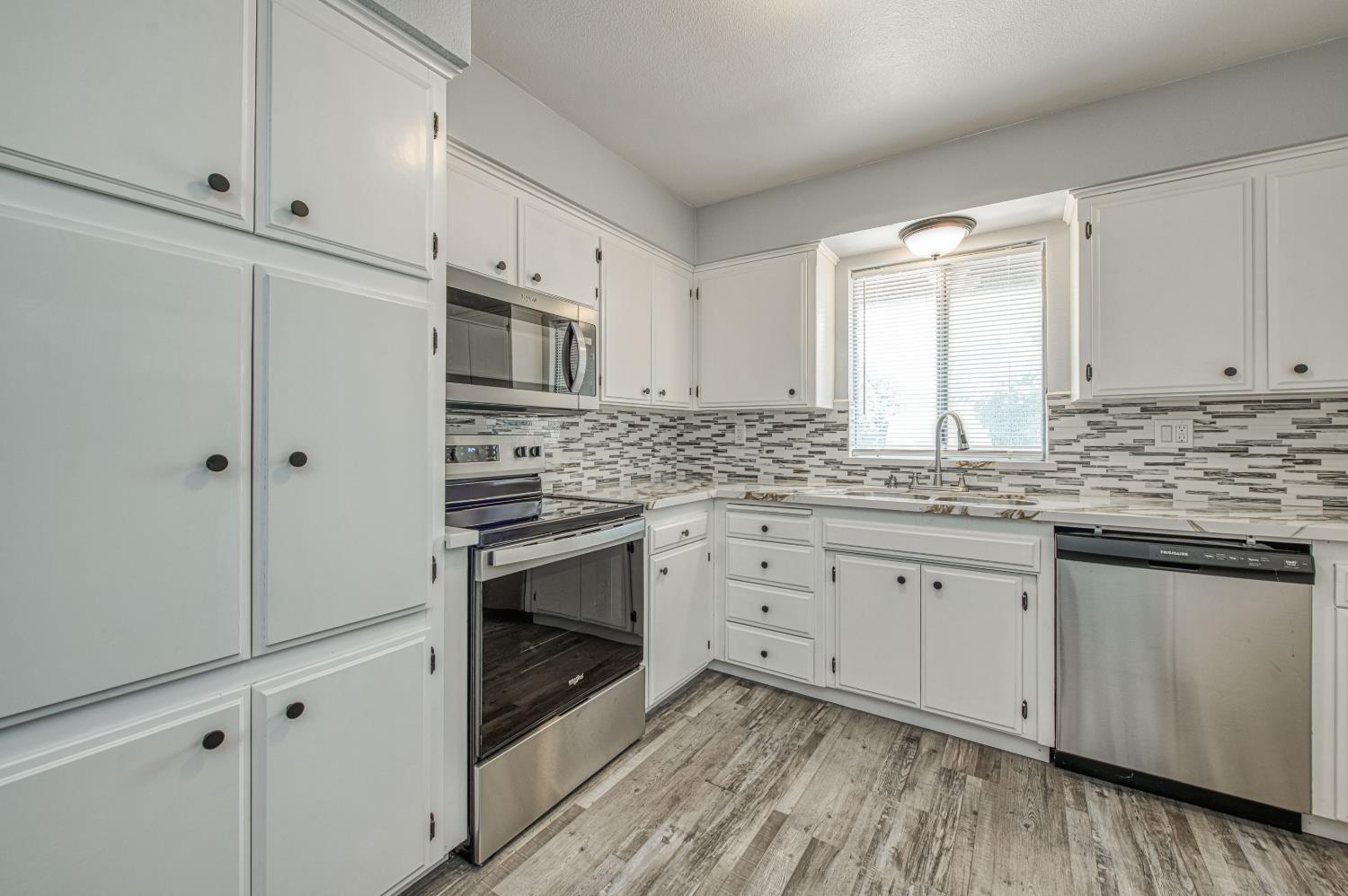 1110 W Bedford Ave, Fresno, CA 93711