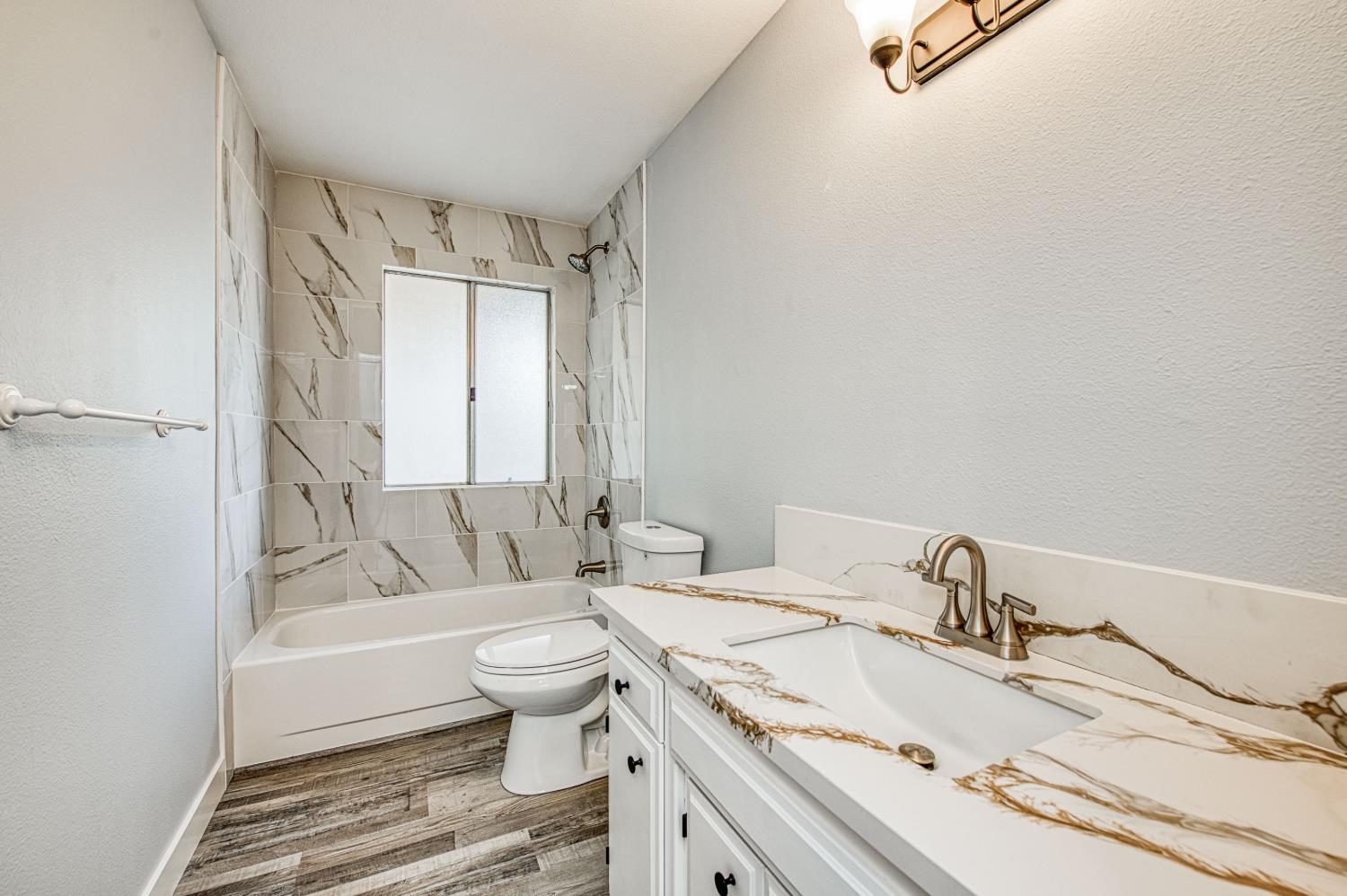 1110 W Bedford Ave, Fresno, CA 93711