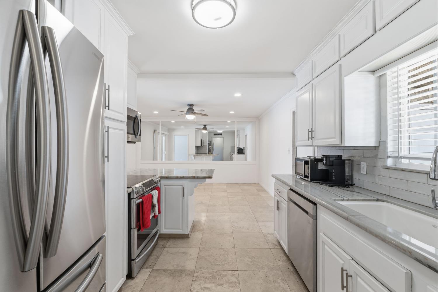 712 E San Ramon Ave, Fresno, CA 93710