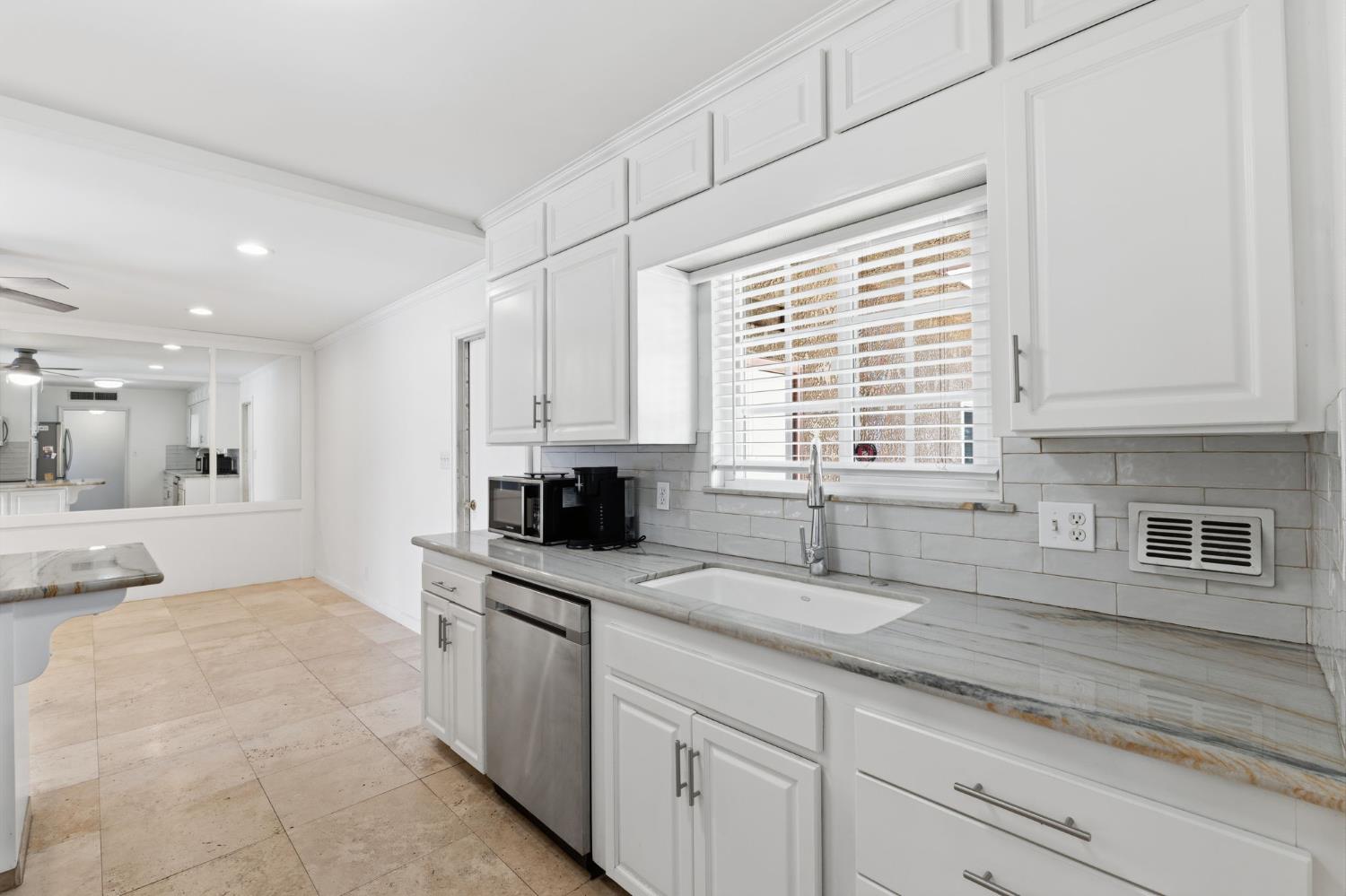 712 E San Ramon Ave, Fresno, CA 93710