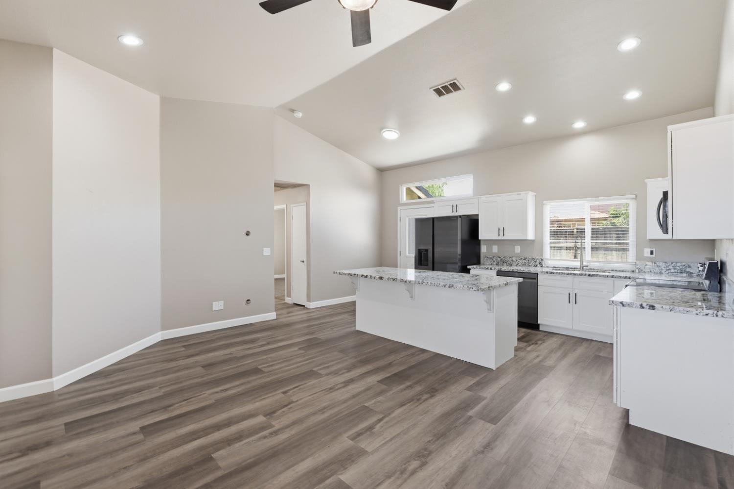5642 W Donner Ave, Fresno, CA 93722