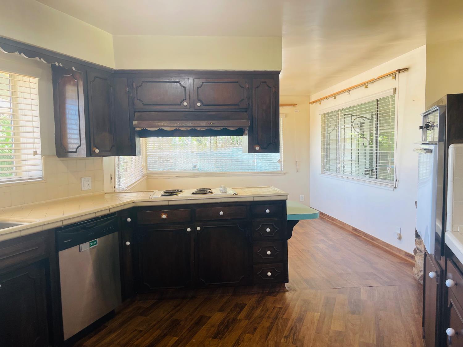 1111 W Kearney Blvd, Fresno, CA 93706
