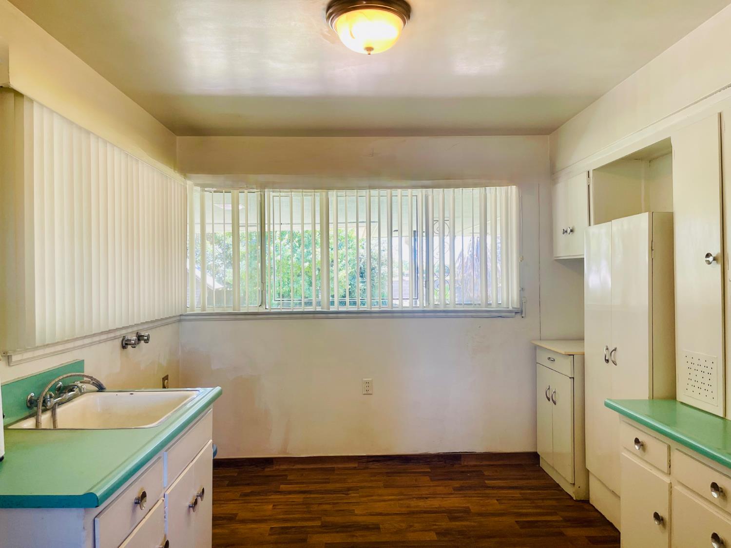1111 W Kearney Blvd, Fresno, CA 93706